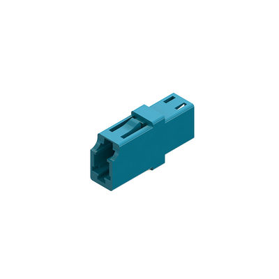 Adaptateur optique en fibre optique en réseau de télécommunications et en CATV
